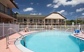 Americana Inn & Suites